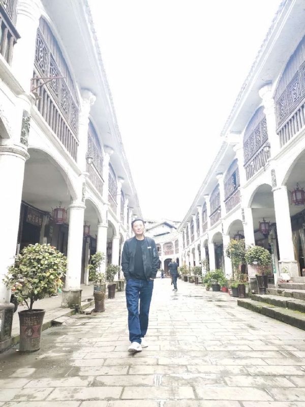 斌哥哥的第一张照片--汉中闪婚服务中心