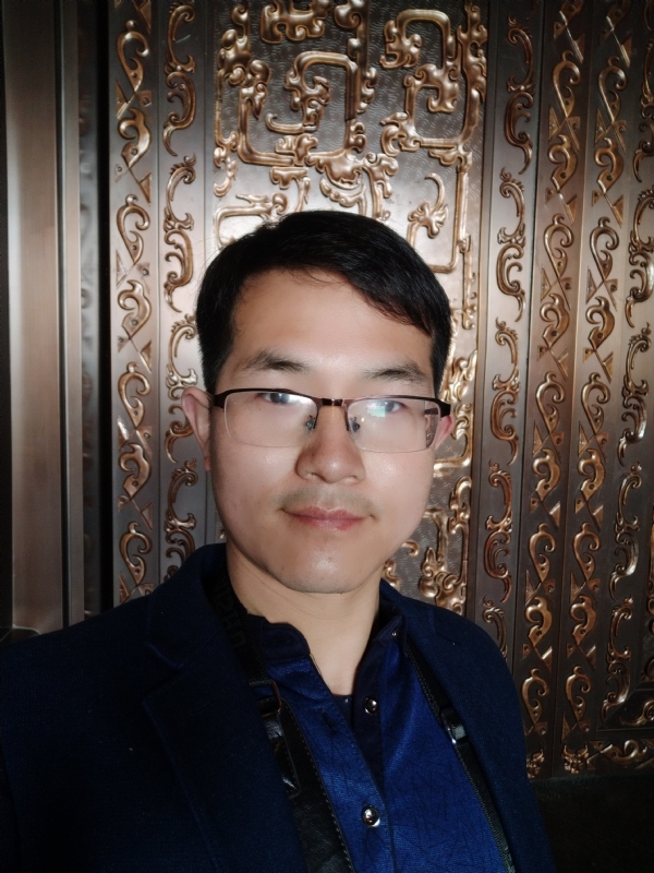 鹏鸟的第一张照片--汉中闪婚服务中心